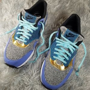 Nike Air Max 1 SE Low top running sneakers Sze 7.5